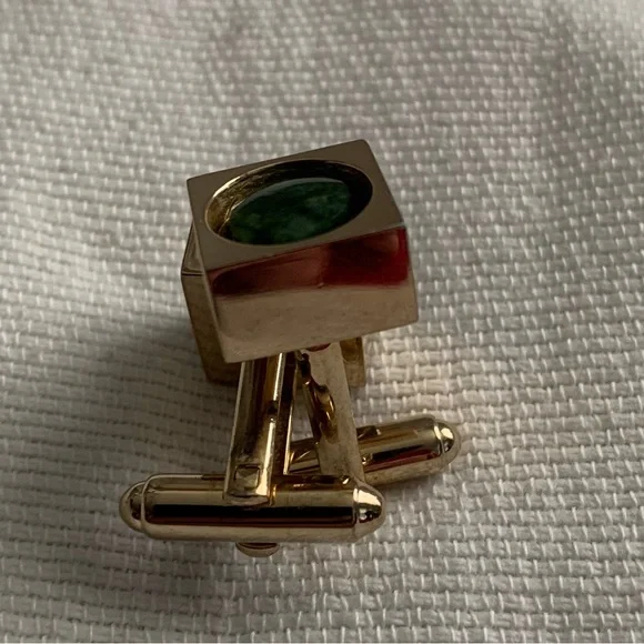 Vintage Cufflinks Gold Tone Square with Green Chrysoprase Stone - Picture 5 of 7